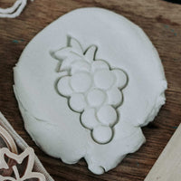 imprint of grapes cutter