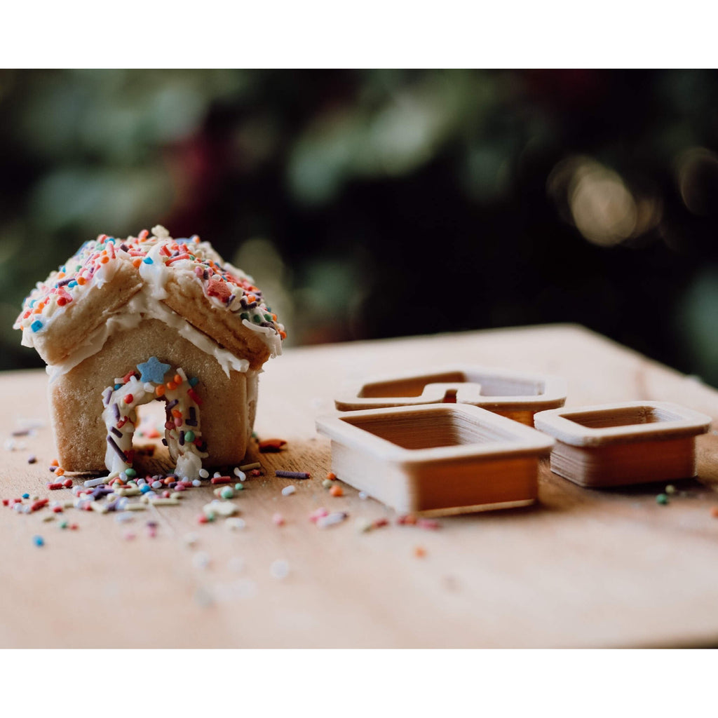 Petite Gingerbread House Hugger Cutter